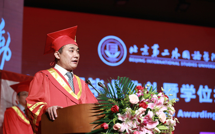 曹卫东校长在2015届毕业典礼上的讲话